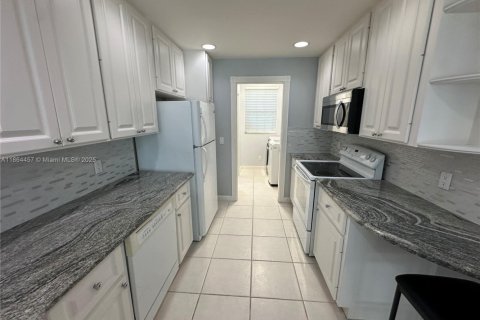 Townhouse in Palm Beach Gardens, Florida 3 bedrooms, 145.86 sq.m. № 1892690 - photo 23