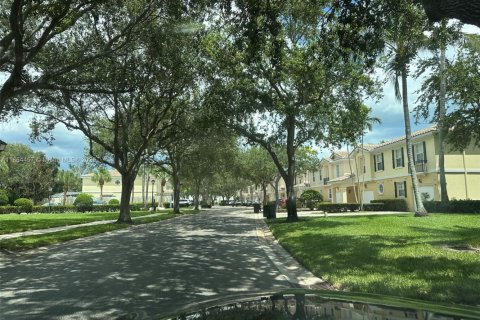 Townhouse in Palm Beach Gardens, Florida 3 bedrooms, 145.86 sq.m. № 1892690 - photo 16
