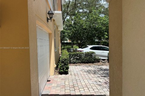Townhouse in Palm Beach Gardens, Florida 3 bedrooms, 145.86 sq.m. № 1892690 - photo 20