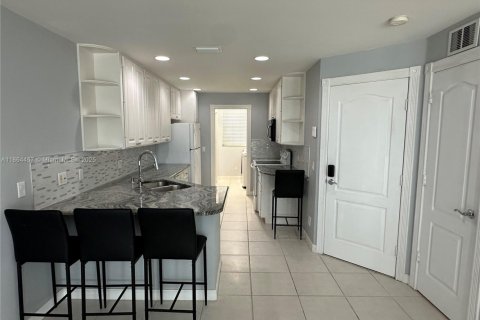 Townhouse in Palm Beach Gardens, Florida 3 bedrooms, 145.86 sq.m. № 1892690 - photo 11