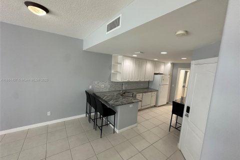 Townhouse in Palm Beach Gardens, Florida 3 bedrooms, 145.86 sq.m. № 1892690 - photo 27