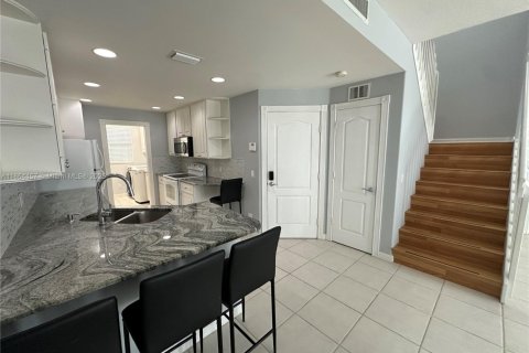 Townhouse in Palm Beach Gardens, Florida 3 bedrooms, 145.86 sq.m. № 1892690 - photo 3
