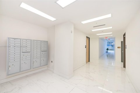 Commercial property in Doral, Florida № 2006088 - photo 10