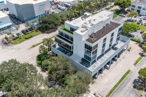 Commercial property in Doral, Florida № 2006088 - photo 15
