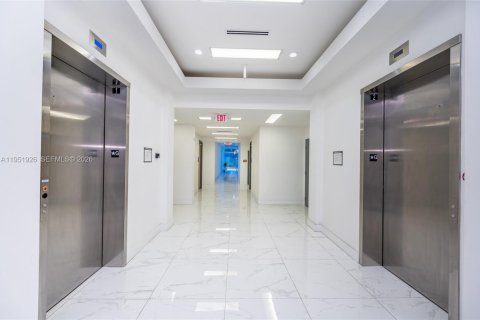 Commercial property in Doral, Florida № 2006088 - photo 12