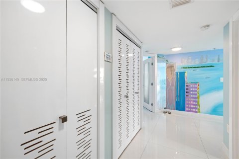 Copropriété à vendre à Miami Beach, Floride: 2 chambres, 106.56 m2 № 1994301 - photo 18