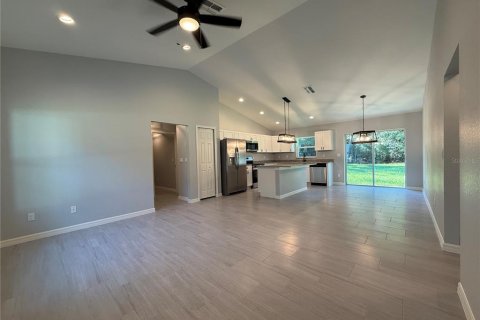 House in Dunnellon, Florida 3 bedrooms, 128.21 sq.m. № 1912645 - photo 2