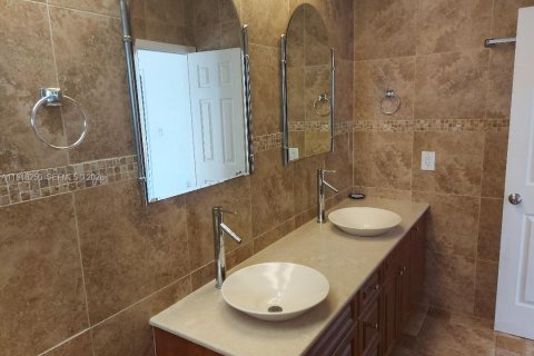 Купить таунхаус в Майами, Флорида 2 спальни, 166.48м2, № 2079598 - фото 12