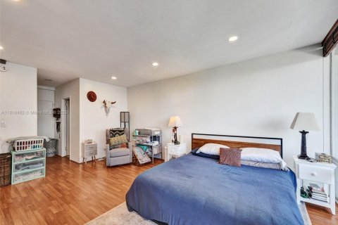 Condo in Miami, Florida, 2 bedrooms  № 1775952 - photo 28
