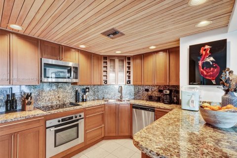 Condo in Miami, Florida, 2 bedrooms  № 1775952 - photo 14