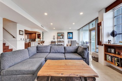 Condo in Miami, Florida, 2 bedrooms  № 1775952 - photo 11