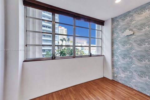 Condo in Miami, Florida, 2 bedrooms  № 1775952 - photo 19