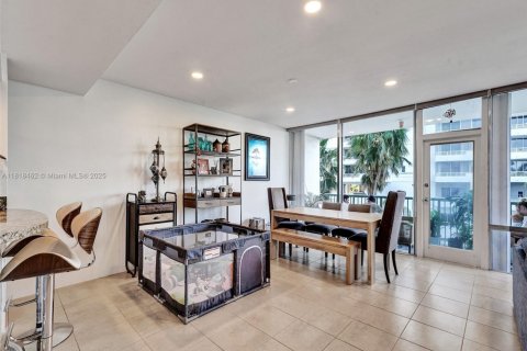 Condo in Miami, Florida, 2 bedrooms  № 1775952 - photo 9