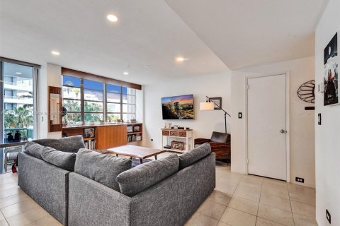 Condo in Miami, Florida, 2 bedrooms  № 1775952 - photo 7