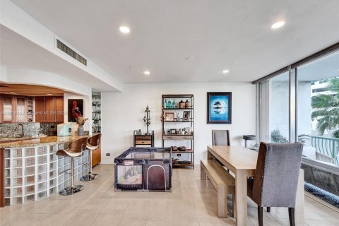 Condo in Miami, Florida, 2 bedrooms  № 1775952 - photo 10