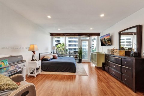 Condo in Miami, Florida, 2 bedrooms  № 1775952 - photo 26
