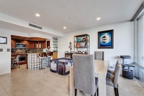 Condo in Miami, Florida, 2 bedrooms  № 1775952 - photo 8
