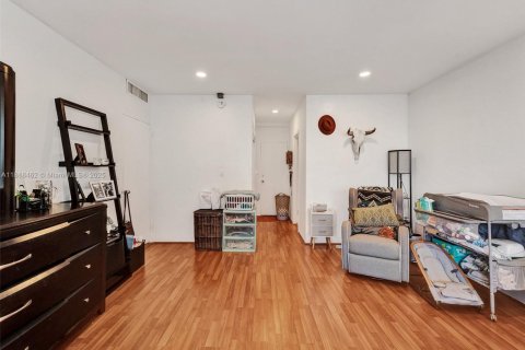 Condo in Miami, Florida, 2 bedrooms  № 1775952 - photo 30