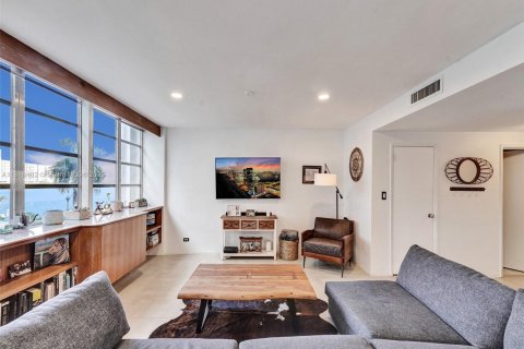 Condo in Miami, Florida, 2 bedrooms  № 1775952 - photo 6