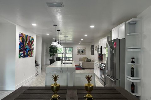 Casa en venta en Wesley Chapel, Florida, 6 dormitorios, 348.01 m2 № 2217252 - foto 7