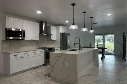 Casa en venta en Wesley Chapel, Florida, 6 dormitorios, 348.01 m2 № 2217252 - foto 6