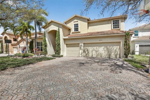 House in Weston, Florida 5 bedrooms, 392.51 sq.m. № 2052676