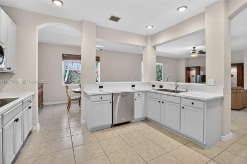 Casa en venta en Weston, Florida, 5 dormitorios, 392.51 m2 № 2052676 - foto 4