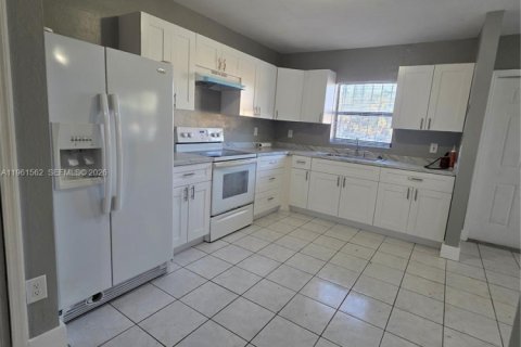 Купить таунхаус в Хомстед, Флорида 2 спальни, 85.47м2, № 2024297 - фото 4