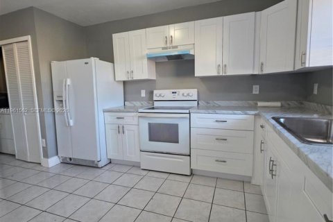 Купить таунхаус в Хомстед, Флорида 2 спальни, 85.47м2, № 2024297 - фото 12