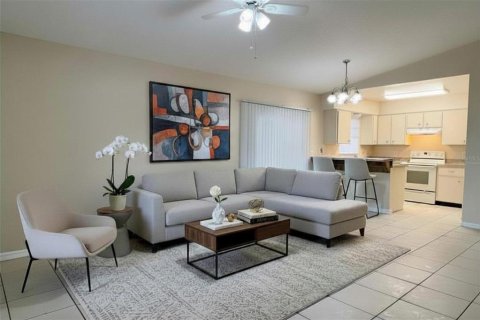Villa ou maison à louer à Orlando, Floride: 3 chambres, 101.08 m2 № 2117867 - photo 4