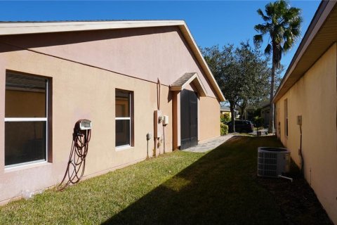 House in Poinciana, Florida 2 bedrooms, 115.2 sq.m. № 1855637 - photo 5