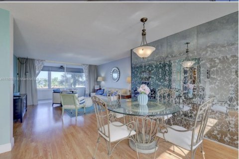 Condo in Pompano Beach, Florida, 1 bedroom  № 1868723 - photo 3