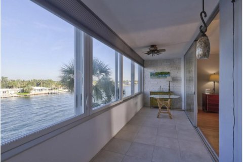 Condo in Pompano Beach, Florida, 1 bedroom  № 1868723 - photo 1