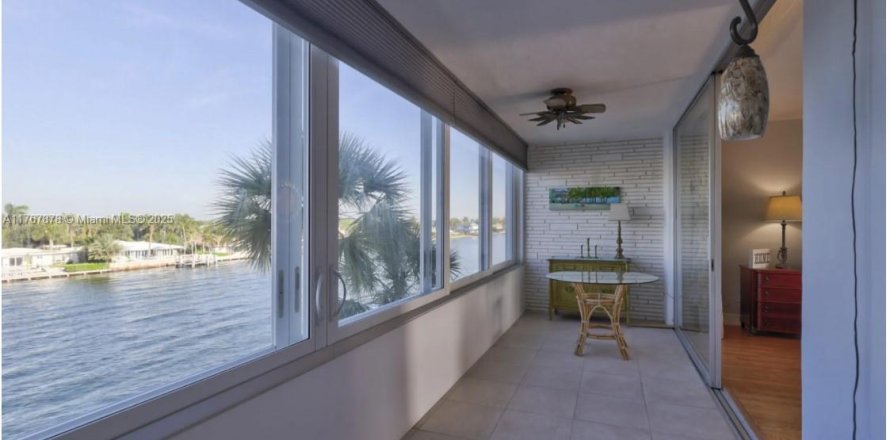 Condo in Pompano Beach, Florida, 1 bedroom  № 1868723
