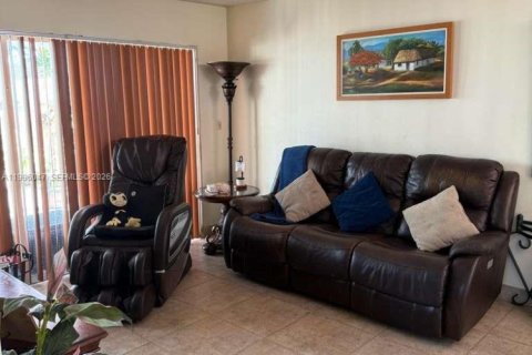 Villa ou maison à vendre à Hialeah, Floride: 5 chambres, 152.17 m2 № 2064513 - photo 6