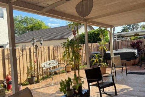 Villa ou maison à vendre à Hialeah, Floride: 5 chambres, 152.17 m2 № 2064513 - photo 21