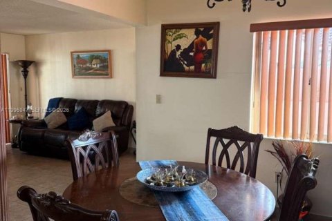 Villa ou maison à vendre à Hialeah, Floride: 5 chambres, 152.17 m2 № 2064513 - photo 7