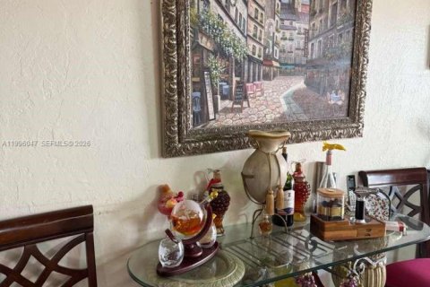 Villa ou maison à vendre à Hialeah, Floride: 5 chambres, 152.17 m2 № 2064513 - photo 12