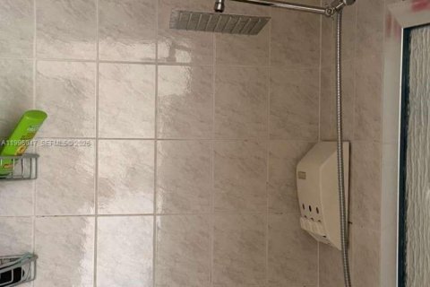 Villa ou maison à vendre à Hialeah, Floride: 5 chambres, 152.17 m2 № 2064513 - photo 19