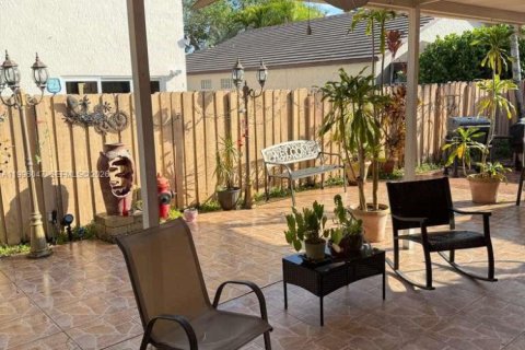 Villa ou maison à vendre à Hialeah, Floride: 5 chambres, 152.17 m2 № 2064513 - photo 23