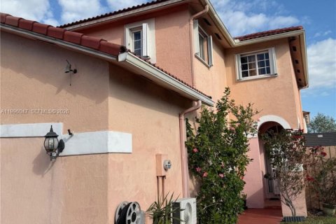 Villa ou maison à vendre à Hialeah, Floride: 5 chambres, 152.17 m2 № 2064513 - photo 2