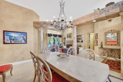 Villa ou maison à vendre à Pembroke Pines, Floride: 5 chambres, 327.57 m2 № 2060752 - photo 25