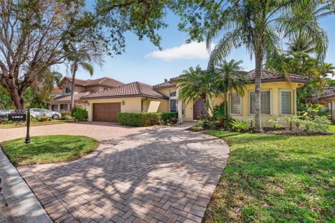 Villa ou maison à vendre à Pembroke Pines, Floride: 5 chambres, 327.57 m2 № 2060752 - photo 2