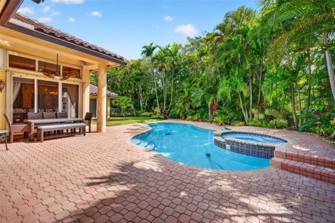 Casa en Pembroke Pines, Florida 5 dormitorios, 327.57 m2 № 2060752