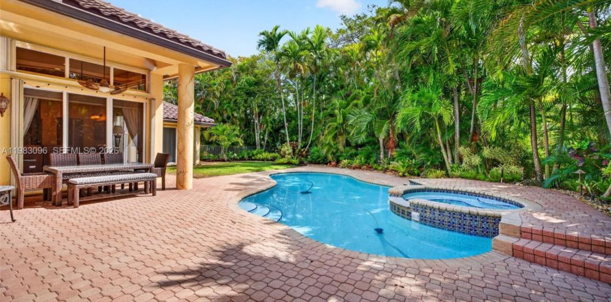 Villa ou maison à Pembroke Pines, Floride 5 chambres, 327.57 m2 № 2060752
