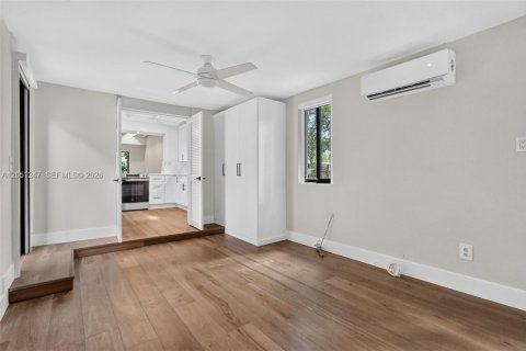 Villa ou maison à vendre à Miami Shores, Floride: 4 chambres, 155.43 m2 № 2250964 - photo 24