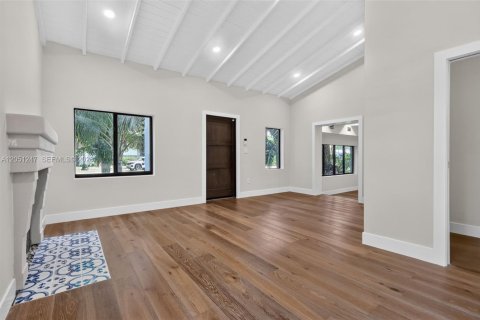 Villa ou maison à vendre à Miami Shores, Floride: 4 chambres, 155.43 m2 № 2250964 - photo 4