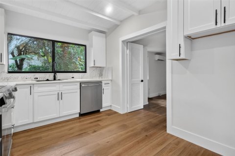 Villa ou maison à vendre à Miami Shores, Floride: 4 chambres, 155.43 m2 № 2250964 - photo 16