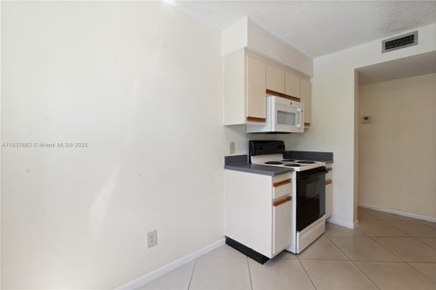 Condo in Delray Beach, Florida, 1 bedroom  № 1992767 - photo 11