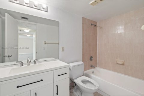 Condo in Delray Beach, Florida, 1 bedroom  № 1992767 - photo 12